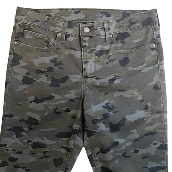 Levi's Women's 314 Shaping Straight Camo Jeans - Size 31x30 - Picture 2 of 9